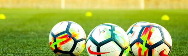 站点前沿门户首屏展示现代体育场馆与数字界面